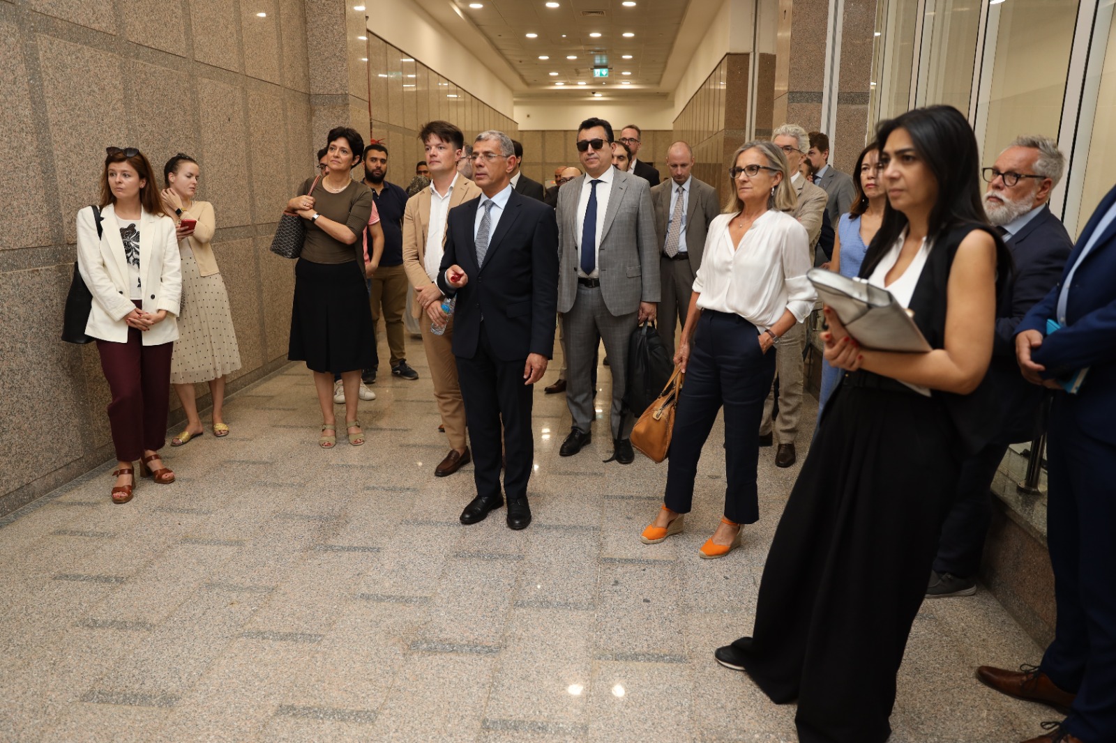 وفدا دبوماسيا  بمقر أكاديمية الفضاء بالوكالة