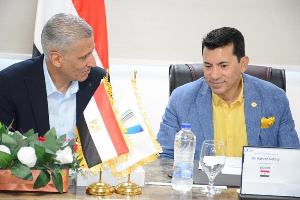 وزير الرياضة يبحث مستجدات العمل بالاتحاد الإفريقي للرياضة الجامعية