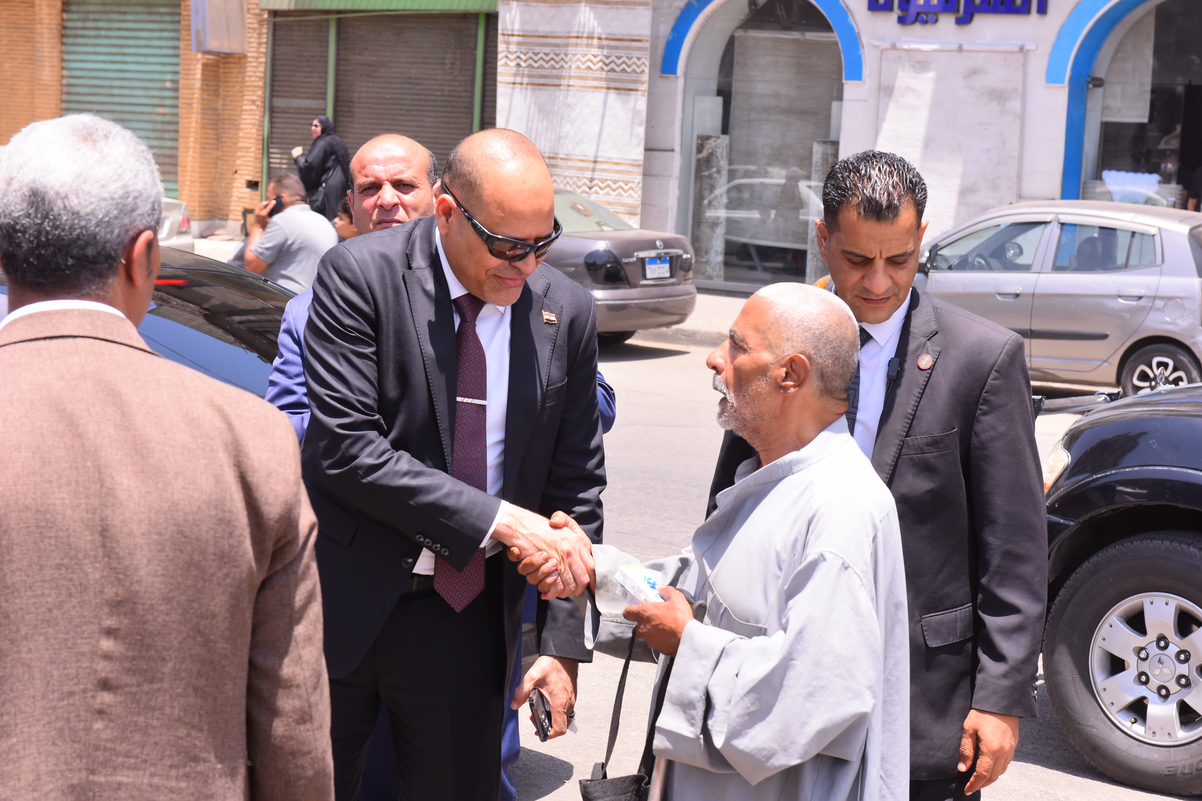 وزير العمل يَتفقدّ أماكن الانتظار للعمال للتراحيل بباب الشعرية وزير العمل يَتفقدّ أماكن الانتظار للعمال للتراحيل بباب الشعرية
