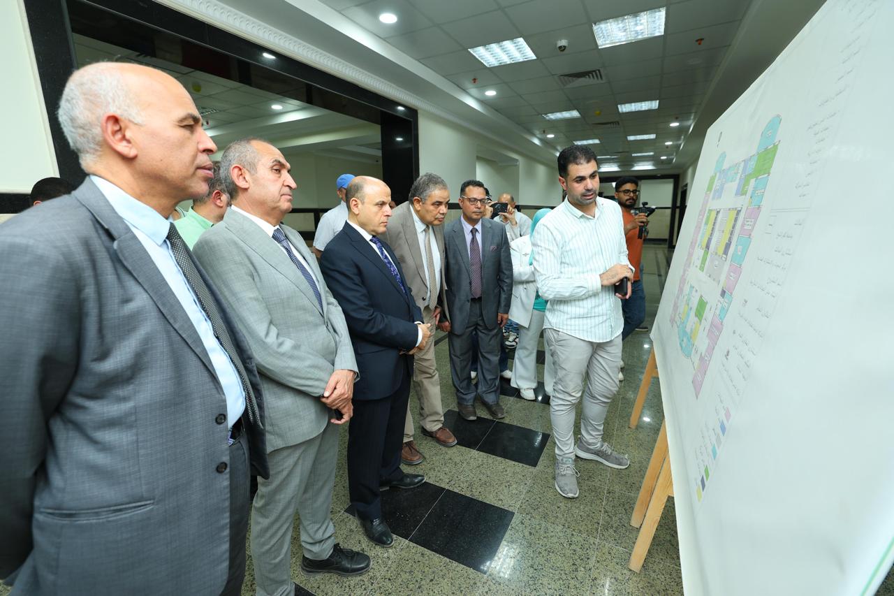 محافظ كفر الشخ يستمع لشرح  عن مكونات مستشفى الأورام