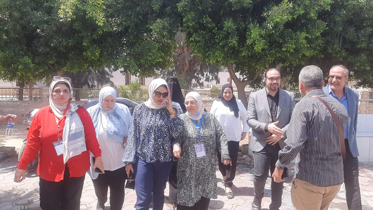 تفقد القافلة الطبية المجانية تفقد القافلة الطبية المجانية