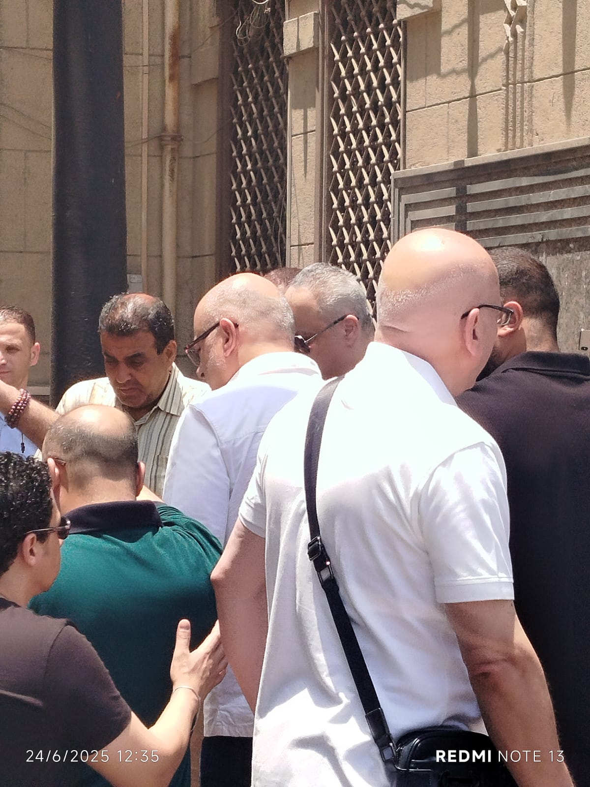 وصول جثمان الكاتب الصحفي محمد عبد المنعم وصول جثمان الكاتب الصحفي محمد عبد المنعم