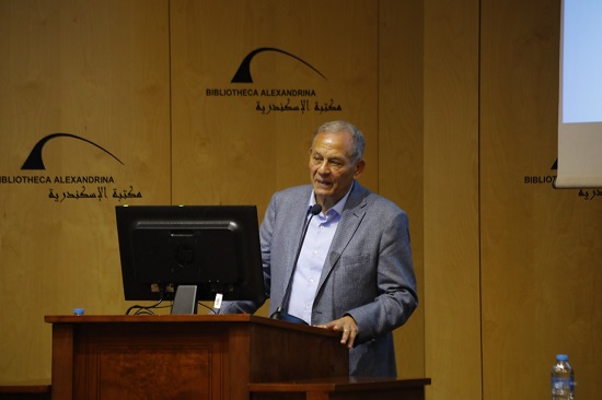 خلال القاء  (10)