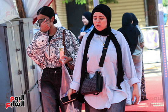 دخول الطالبات الامتحان دخول الطالبات الامتحان