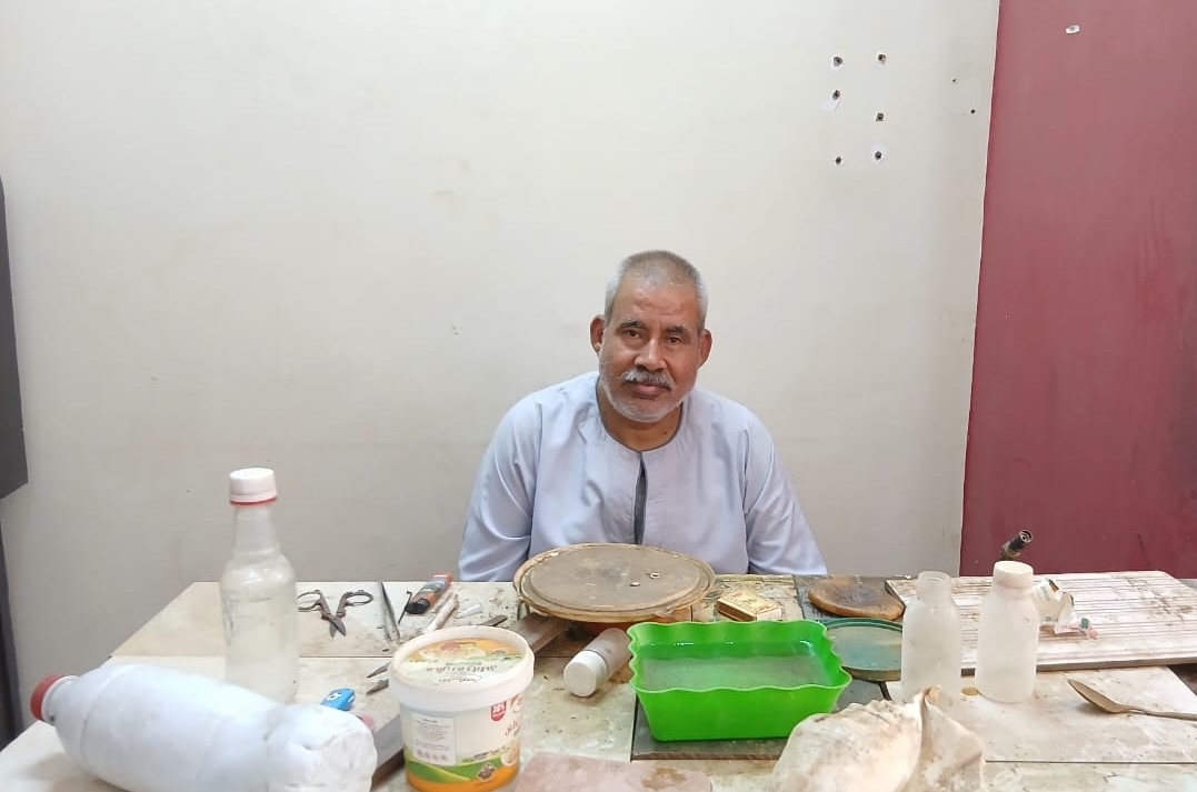 صابر سعيد 30 عاما في لحام الذهب صابر سعيد 30 عاما في لحام الذهب