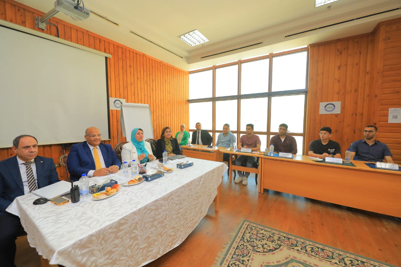 عقد ورشة عمل للبرنامج الوطني لإدارة المخلفات لتوعية طلاب جامعة كفر الشيخ