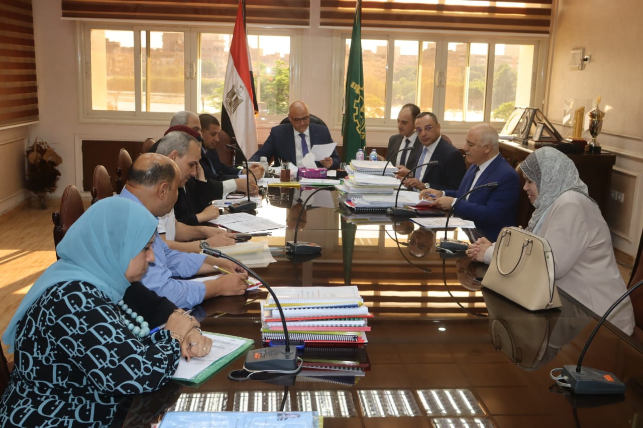 خلال اجتماع لجنة اختيار القيادات بالقليوبية