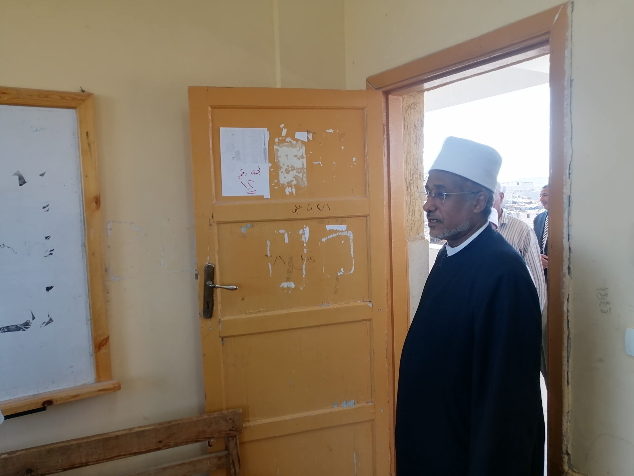 قيادات منطقة الأقصر الأزهرية يتابعون آداء إمتحانات الثانوية الأزهرية