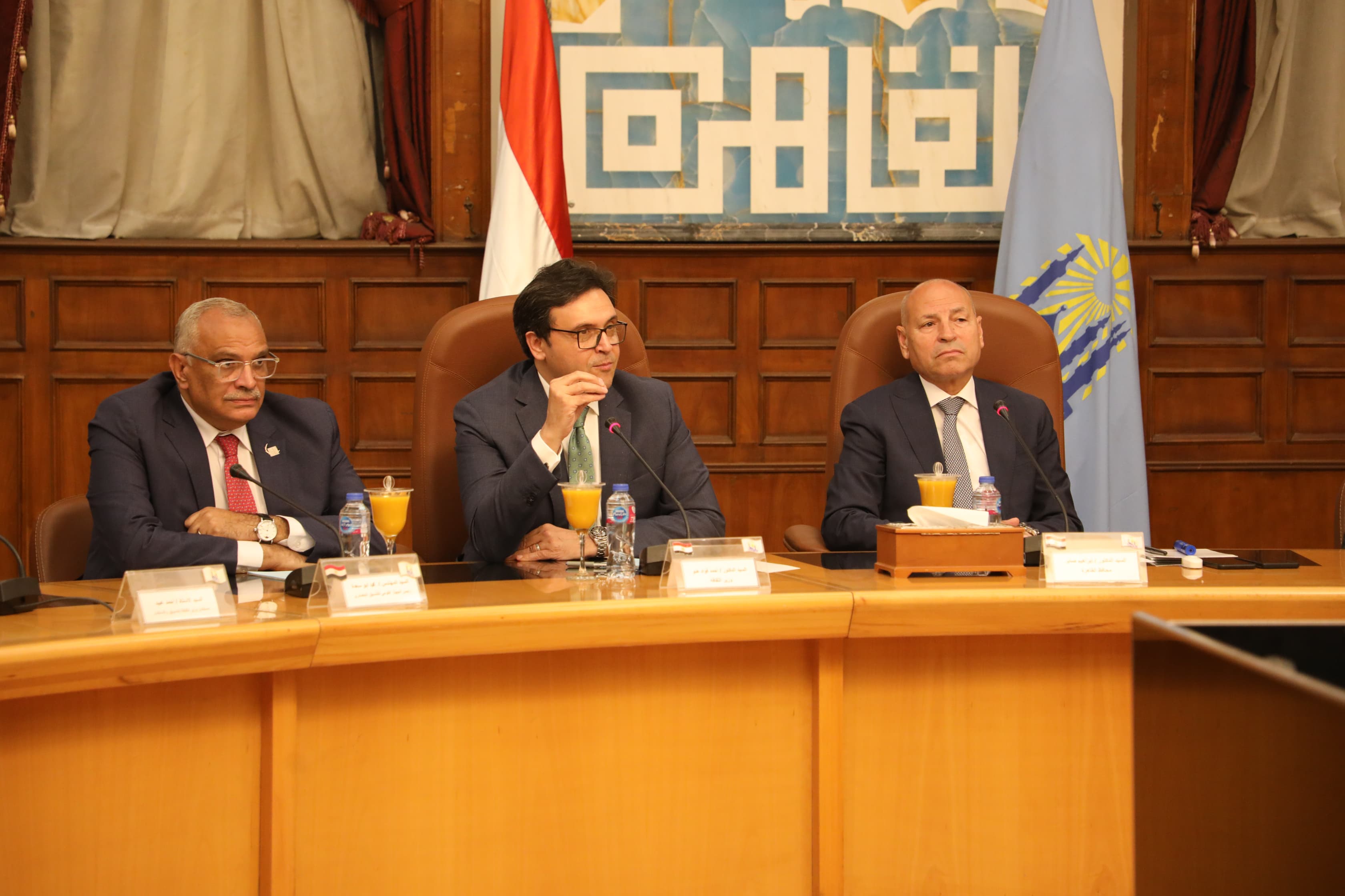 جانب من الاجتماع جانب من الاجتماع