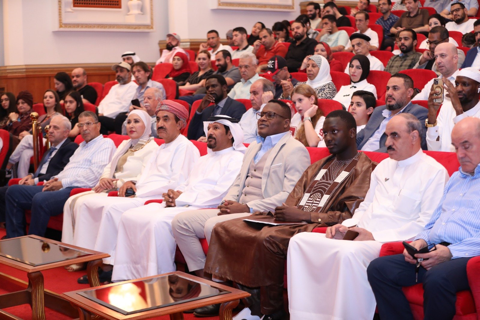 خلال الأمسية الشعرية خلال الأمسية الشعرية