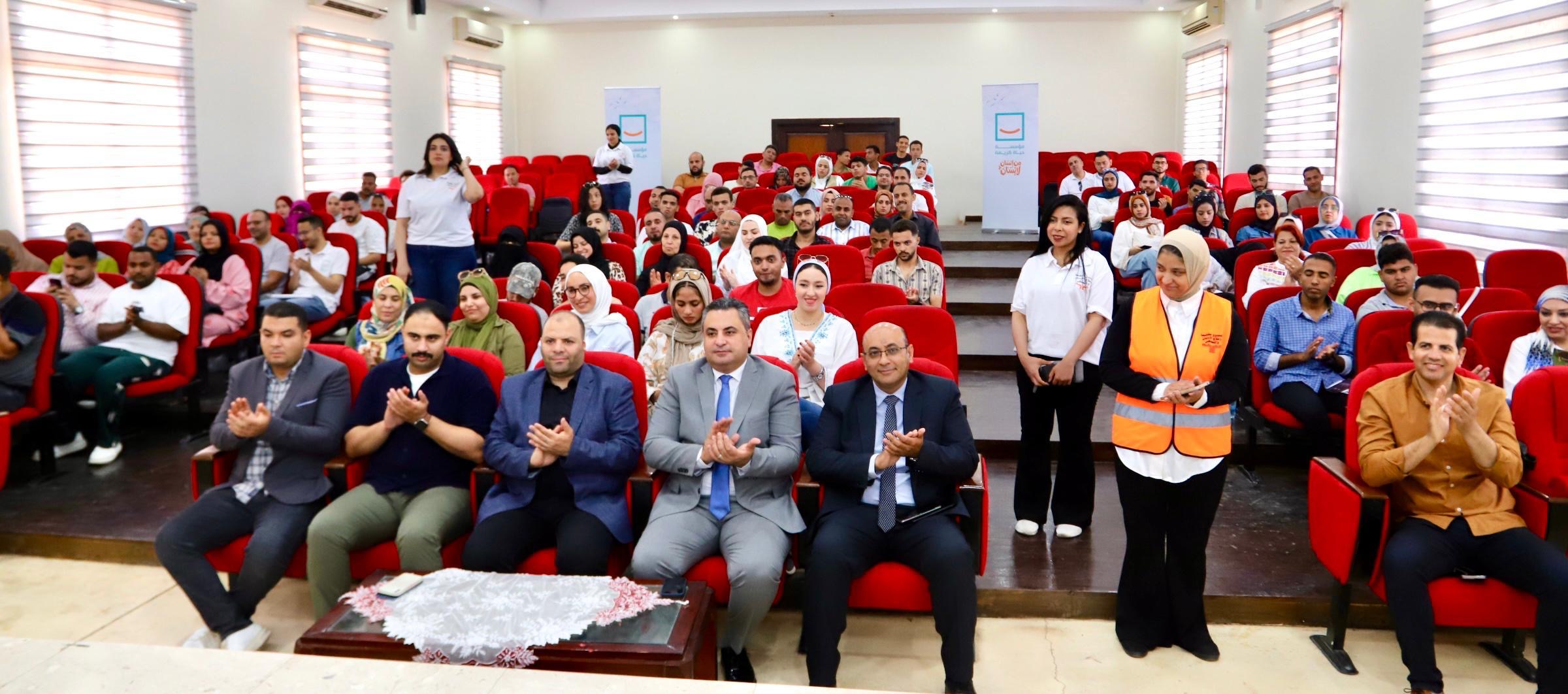 جانب من معسكر صندوق مكافحة الإدمان ومؤسسة حياة كريمة  للمشاركة في تنفيذ برامج الحماية من المخدرات