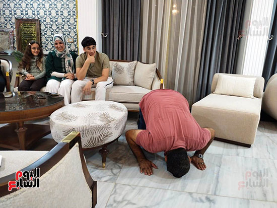 الطالب-أبو-زيد-أحمد-مع-أسرته-(3)