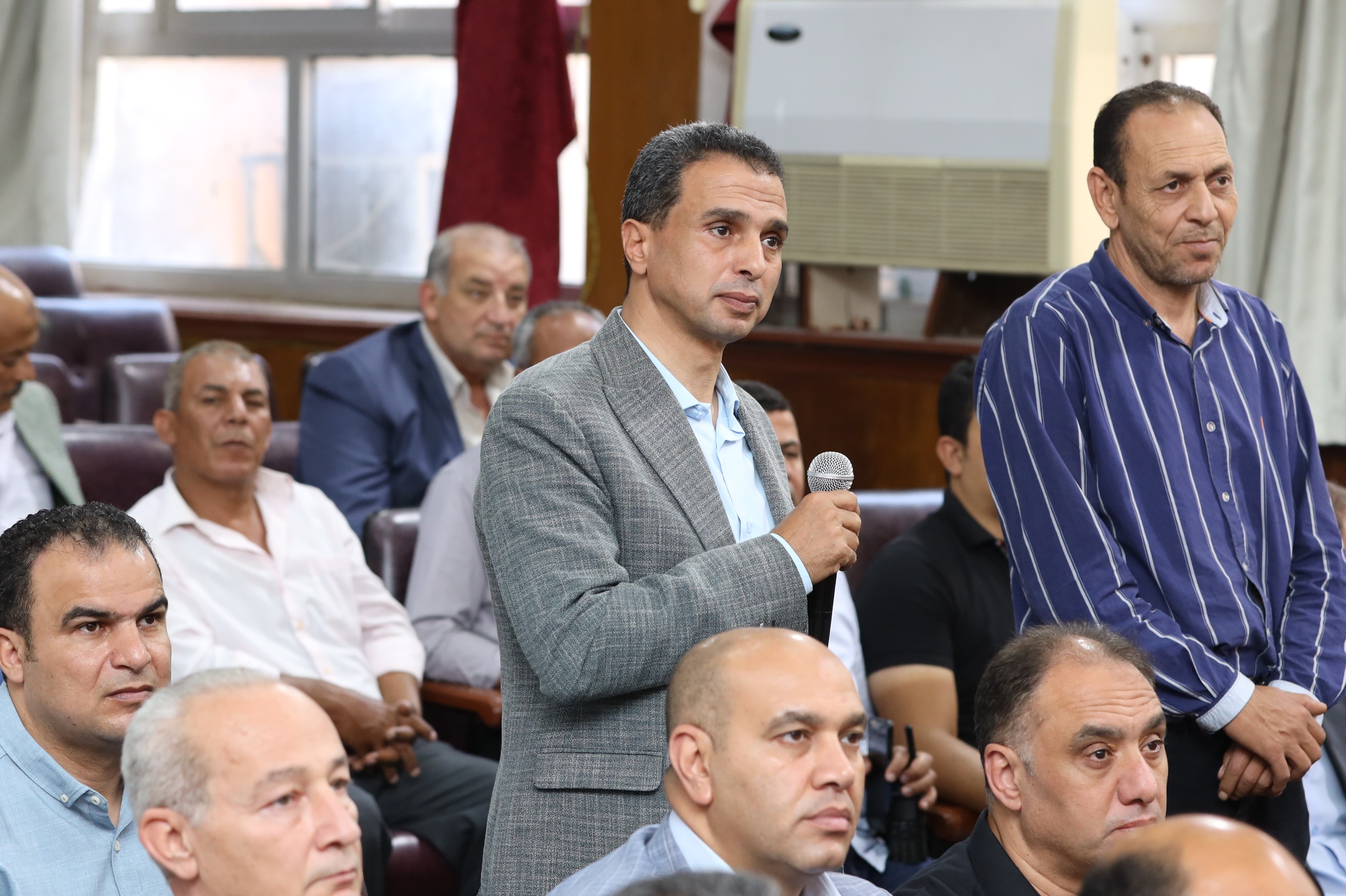 جانب من المجلس التنفيذي جانب من المجلس التنفيذي