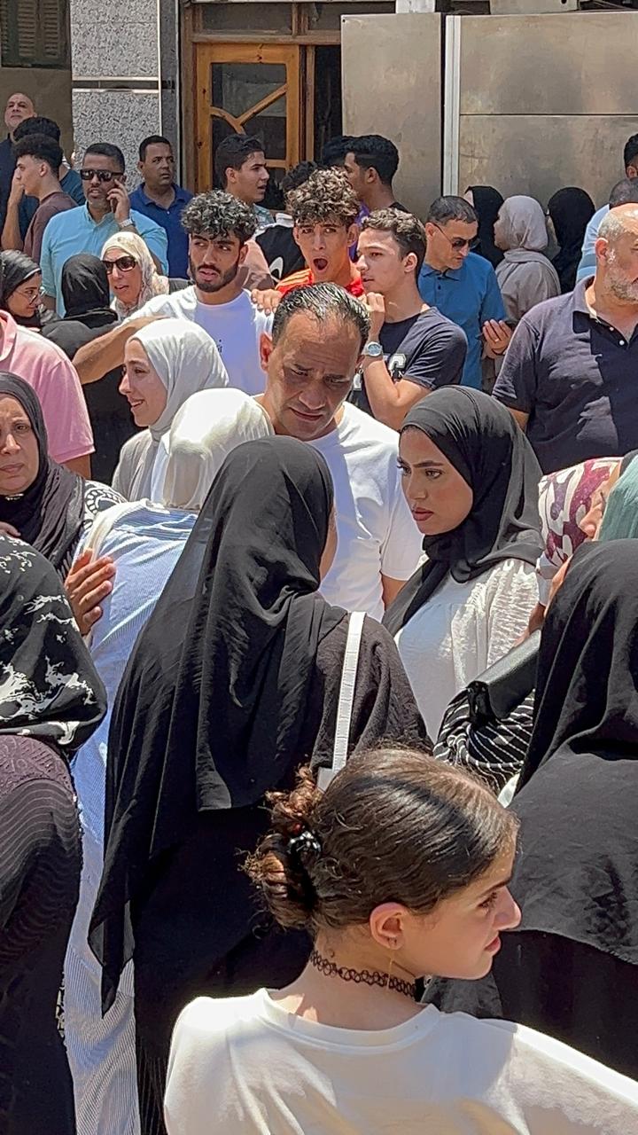حالة حزن شديدة بين طالبات الثانوية العامة حالة حزن شديدة بين طالبات الثانوية العامة