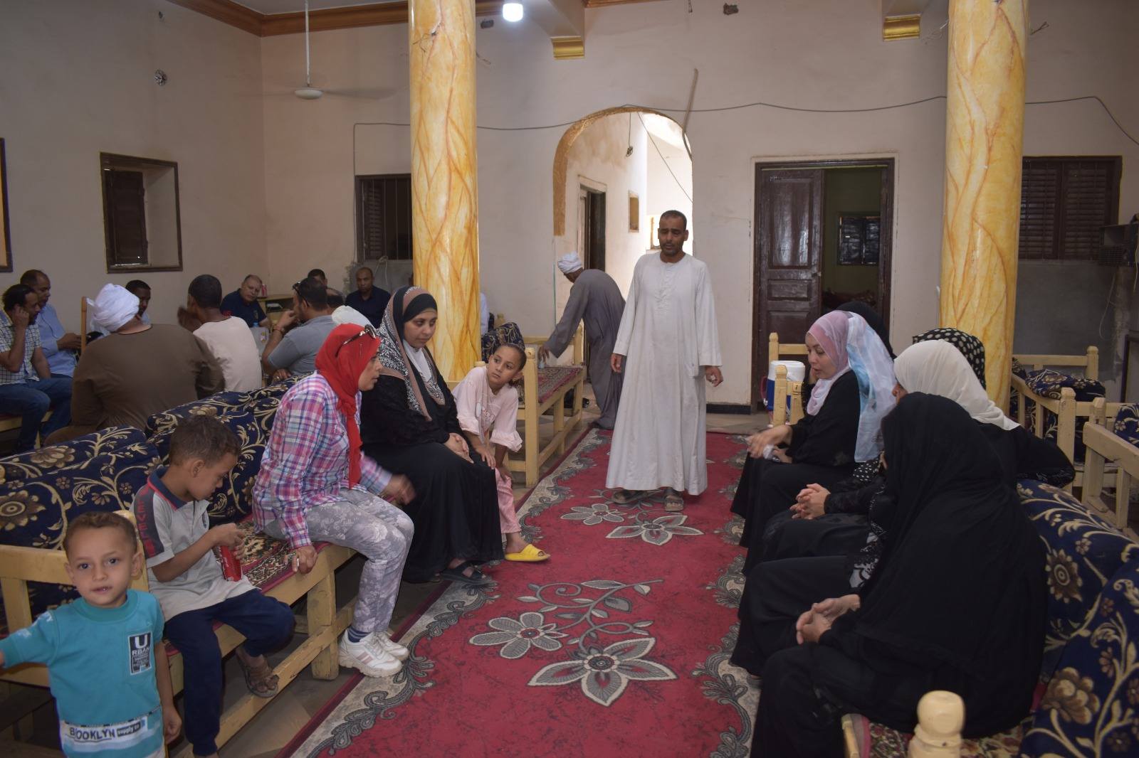 لقاء جماهيري لبحث مطالب أهالى قرى حياة كريمة بالأقصر