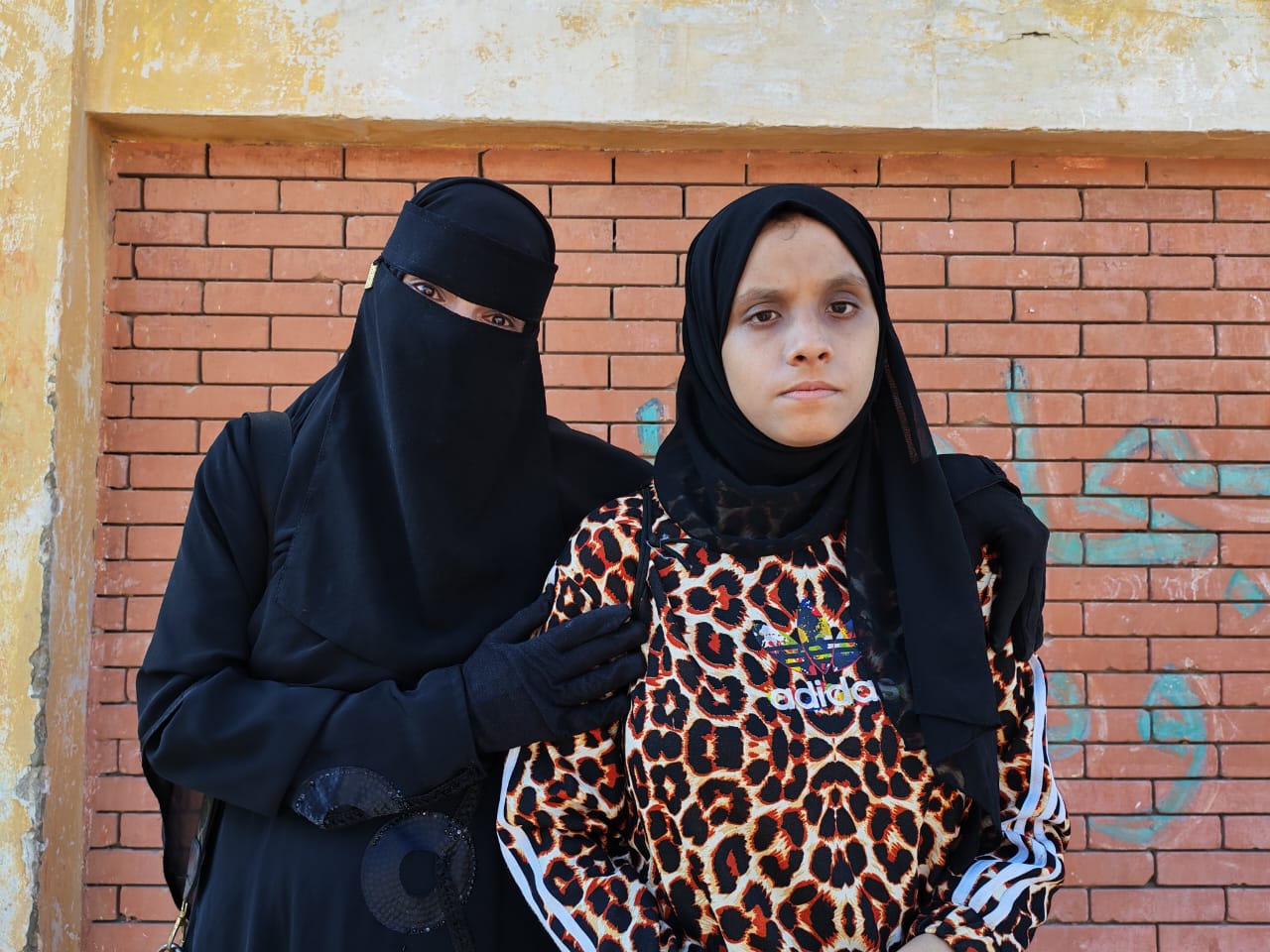 الام مع اينتها