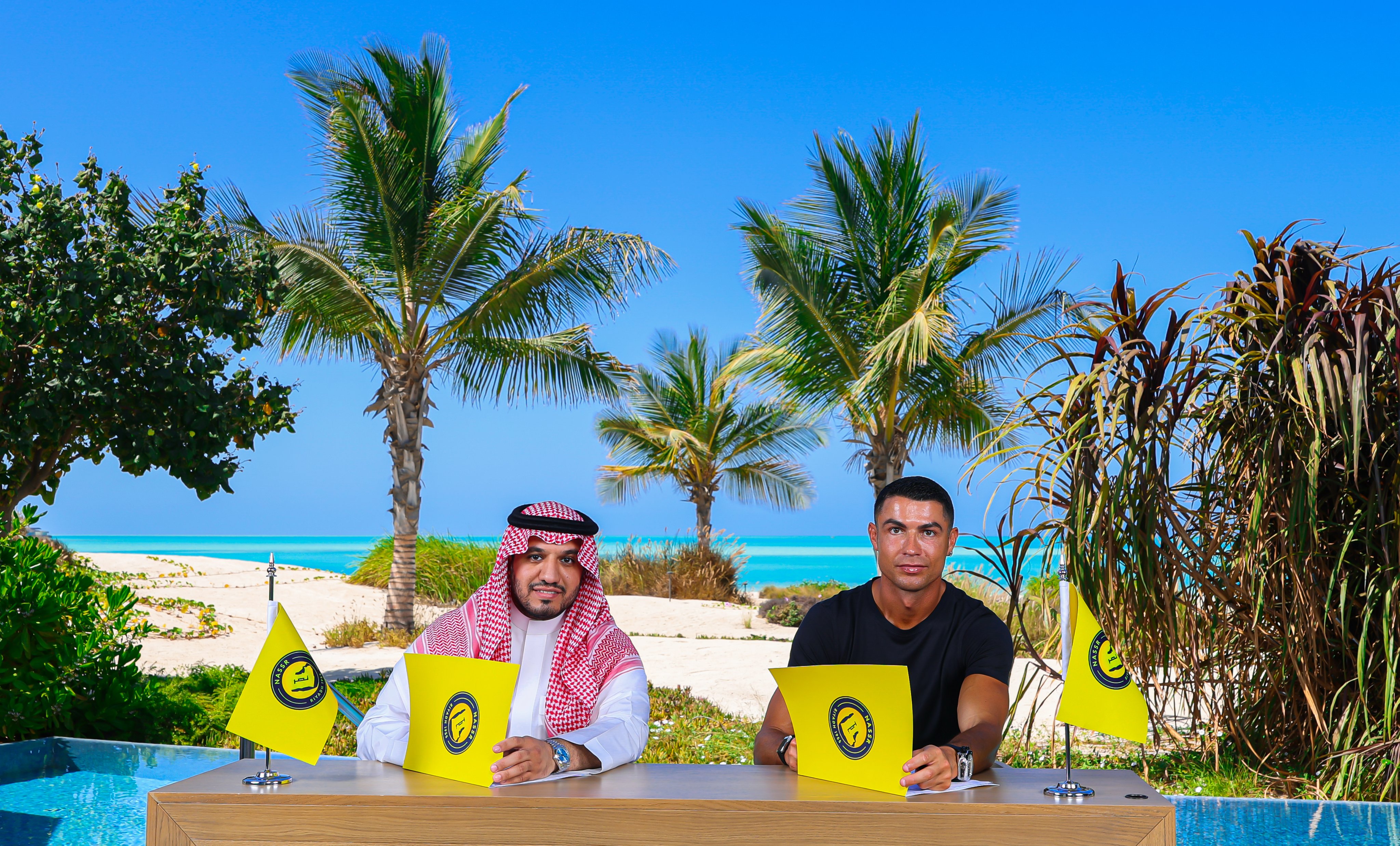 رونالدو يجدد عقده مع النصر رونالدو يجدد عقده مع النصر