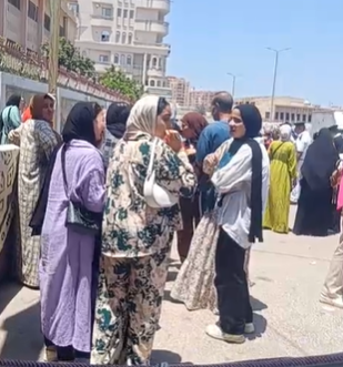 خروج الطالبات والطلاب من اللجان بكفر الشيخ خروج الطالبات والطلاب من اللجان بكفر الشيخ