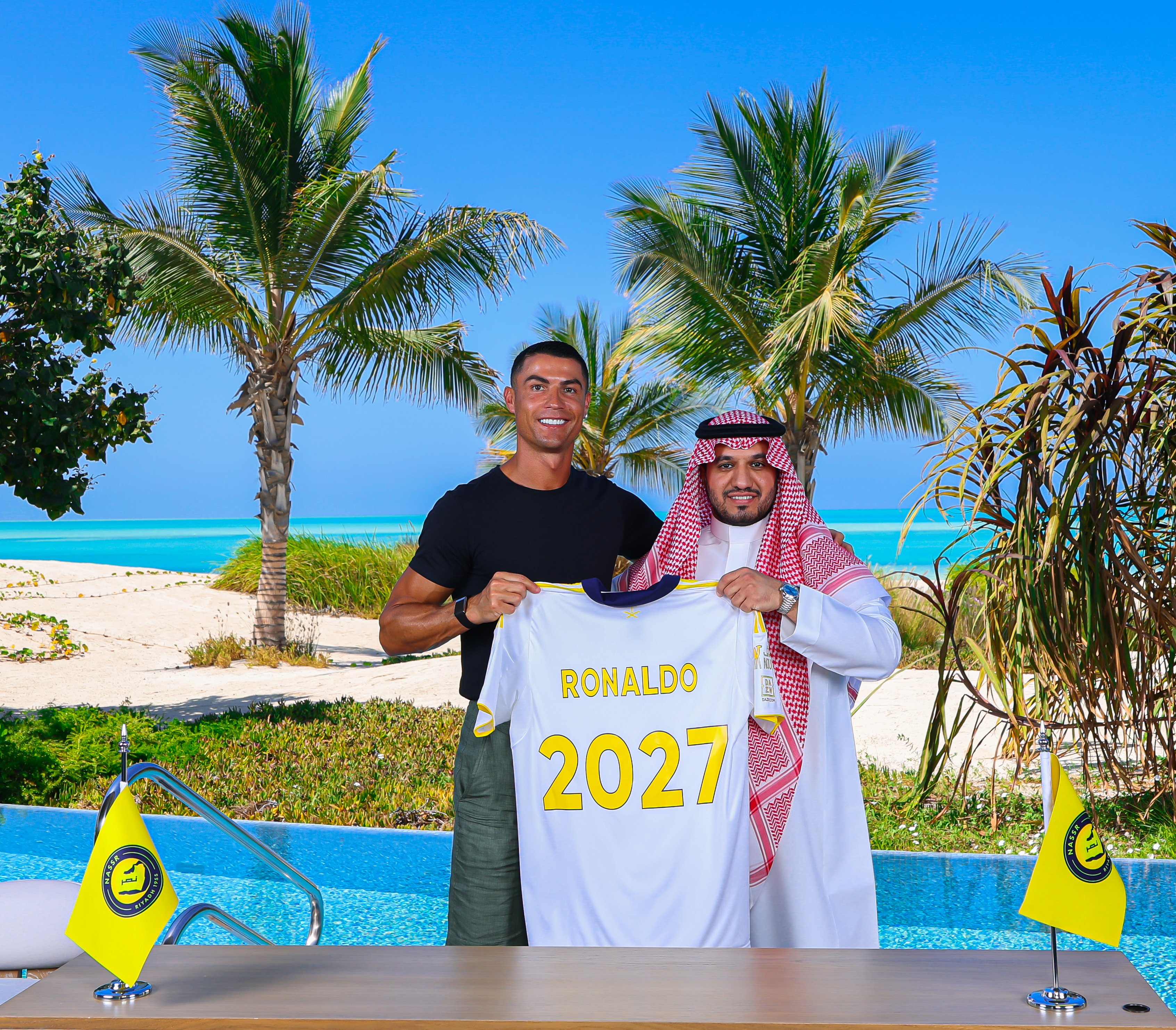 رونالدو يجدد عقده مع النصر حتى 2027 رونالدو يجدد عقده مع النصر حتى 2027
