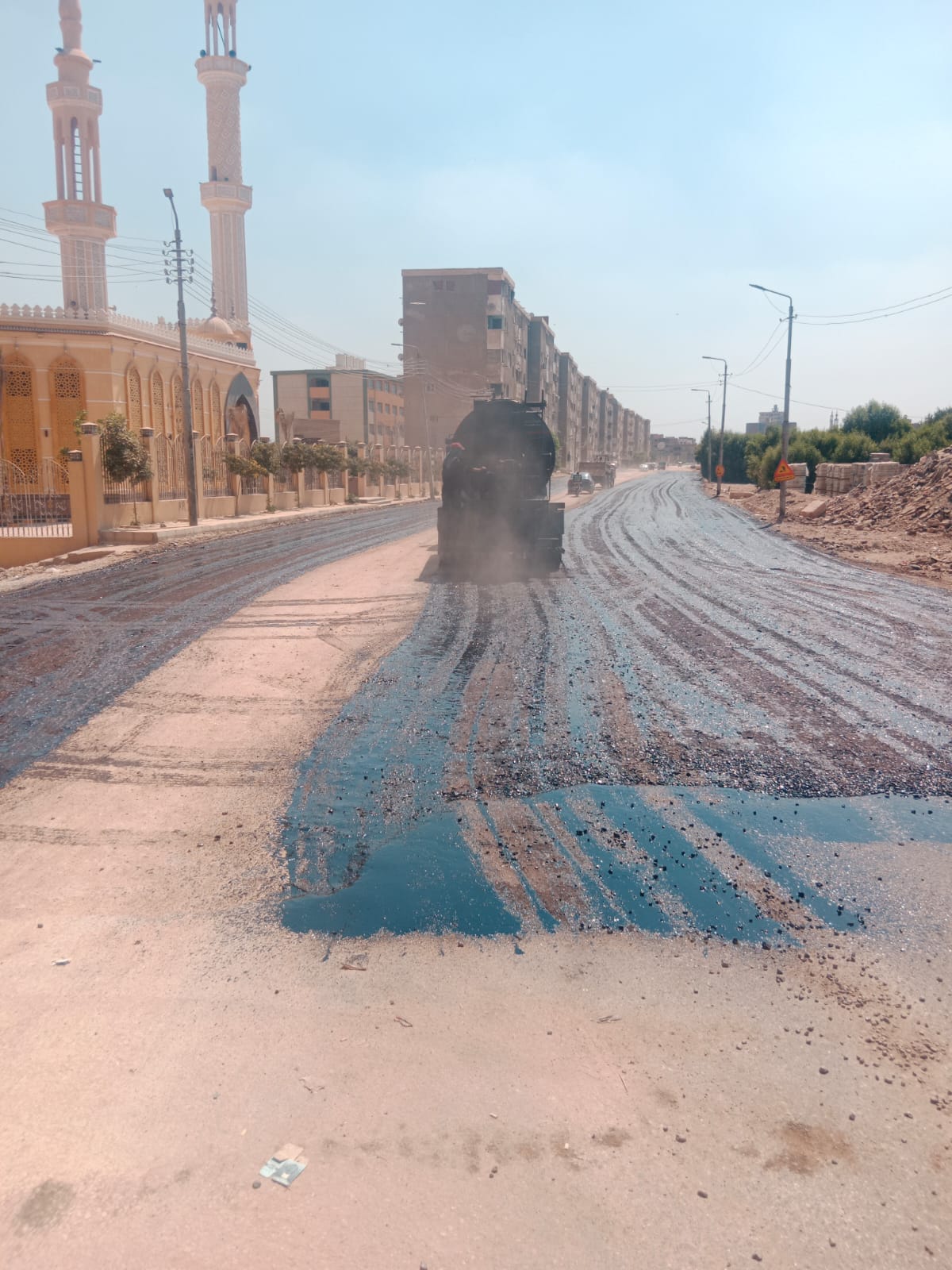 رصف الطريق لخدمة القرى