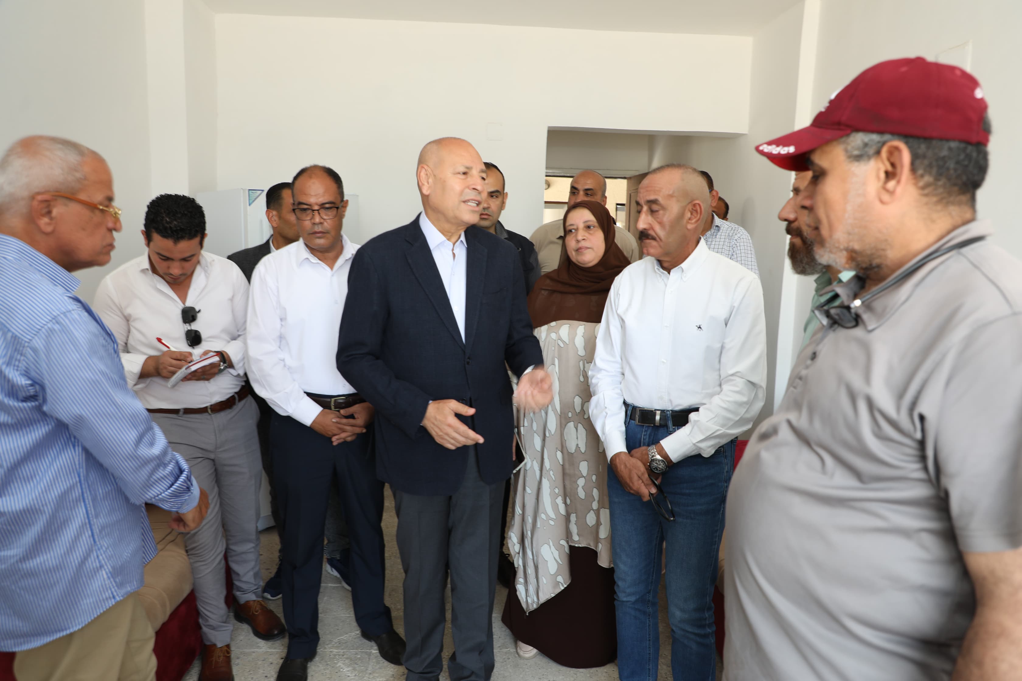 محافظ القاهرة يتفقد الاسر محافظ القاهرة يتفقد الاسر