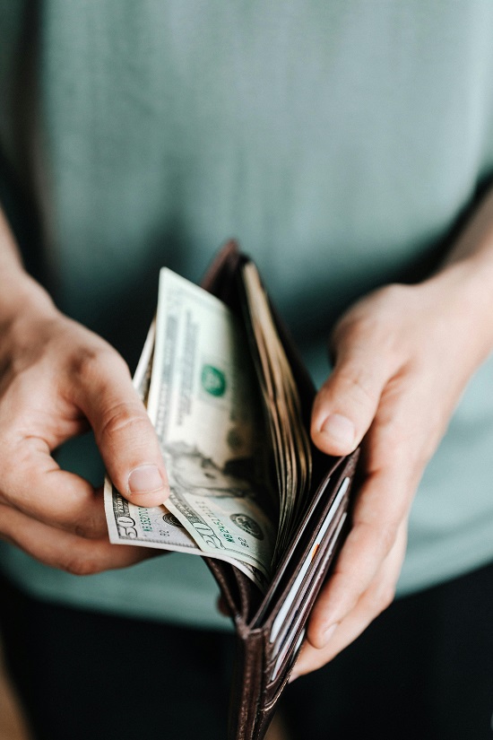عادة مالية بسيطة تجعلك أكثر سعادة مهما كان دخلك.. دراسة أسترالية تكشف السر عادة مالية بسيطة تجعلك أكثر سعادة مهما كان دخلك.. دراسة أسترالية تكشف السر