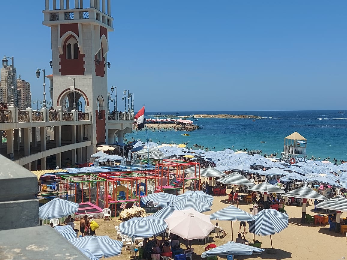 توافد المصطافين توافد المصطافين