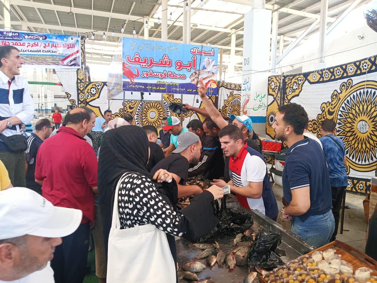 اقبال كبير على شراء الاسماك 