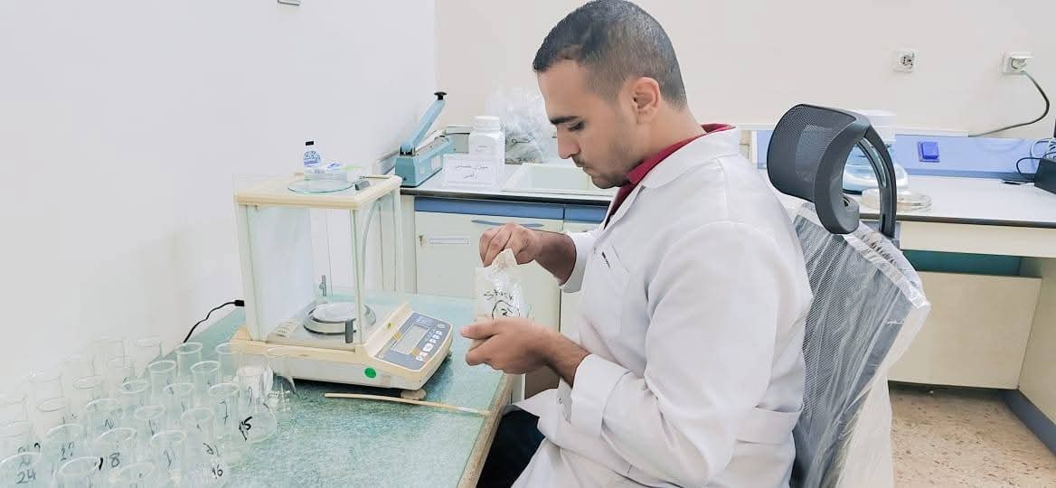 داخل معمل التحاليل داخل معمل التحاليل