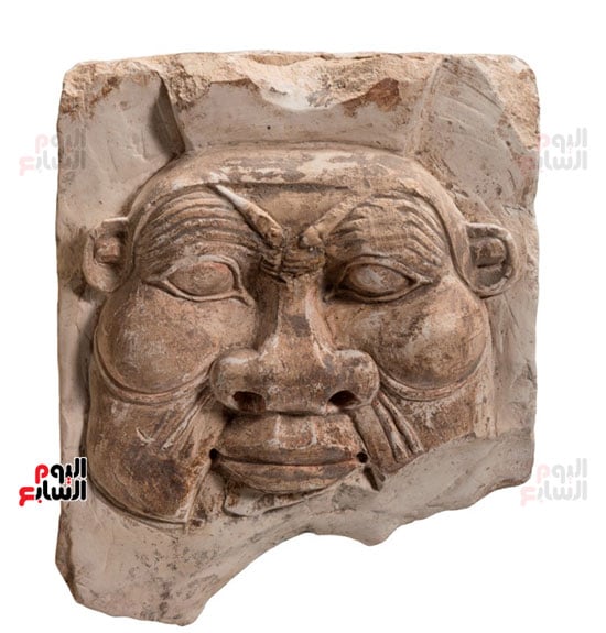 قطعة-وجه-مكتشفة-فى-حفائر-المشروع- قطعة-وجه-مكتشفة-فى-حفائر-المشروع-