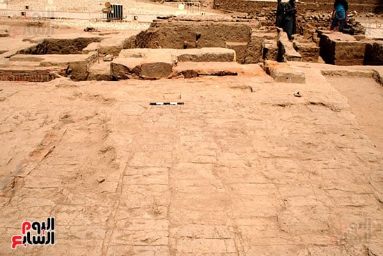 جانب-من-الحفائر-والعمل-فى-طريق-الكباش-بالكرنك