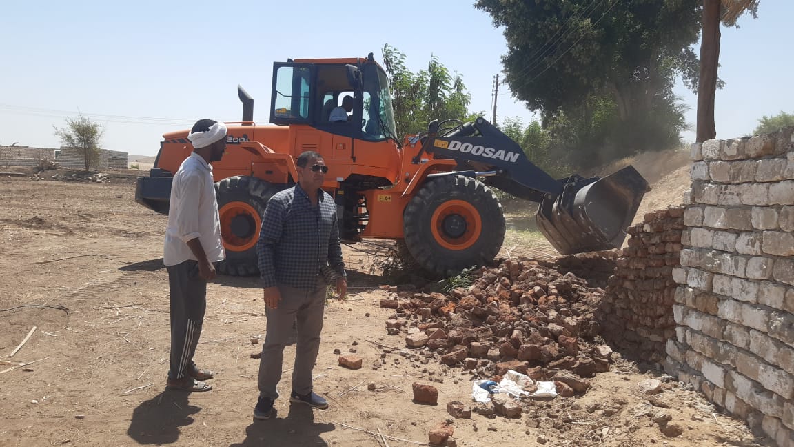 أعمال تنفيذ 7 قرارات إزالة خلال حملة مكبرة بمركز ومدينة الطود أعمال تنفيذ 7 قرارات إزالة خلال حملة مكبرة بمركز ومدينة الطود