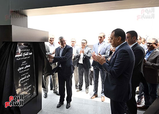 رئيس الوزراء يفتتح أول مصنع لشركة BSH (2)