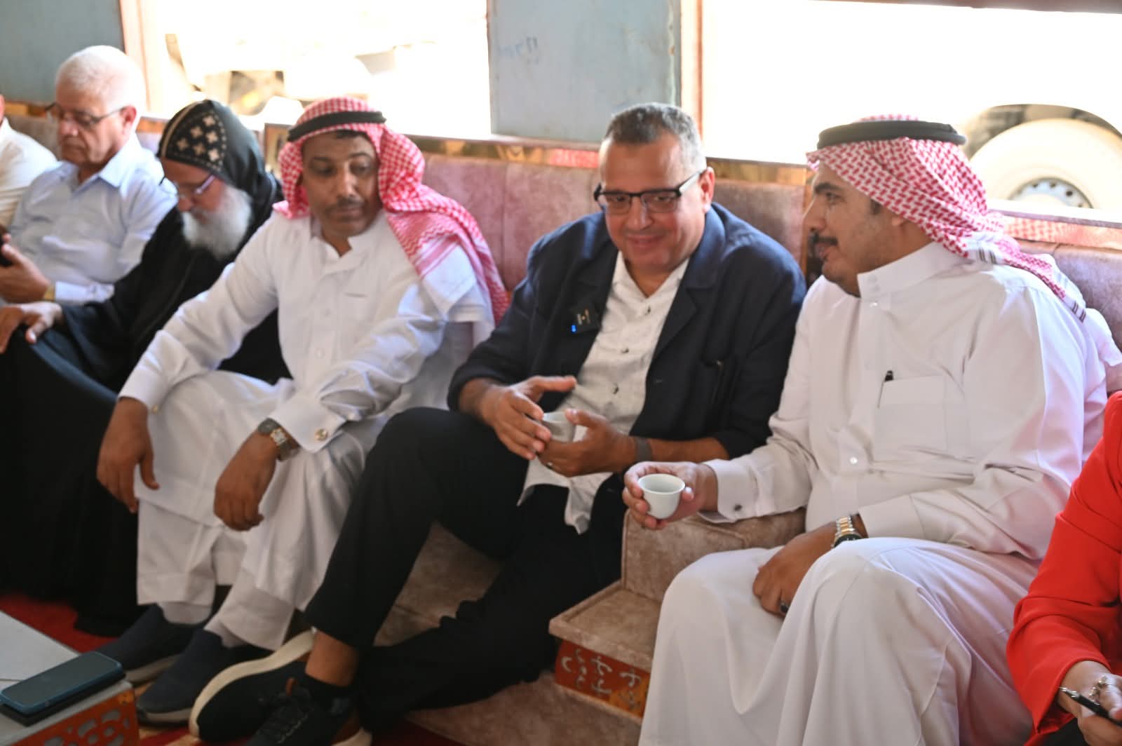 محافظ جنوب سيناء يجتمع بمشايخ وعواقل وبدو رأس سدر (3)