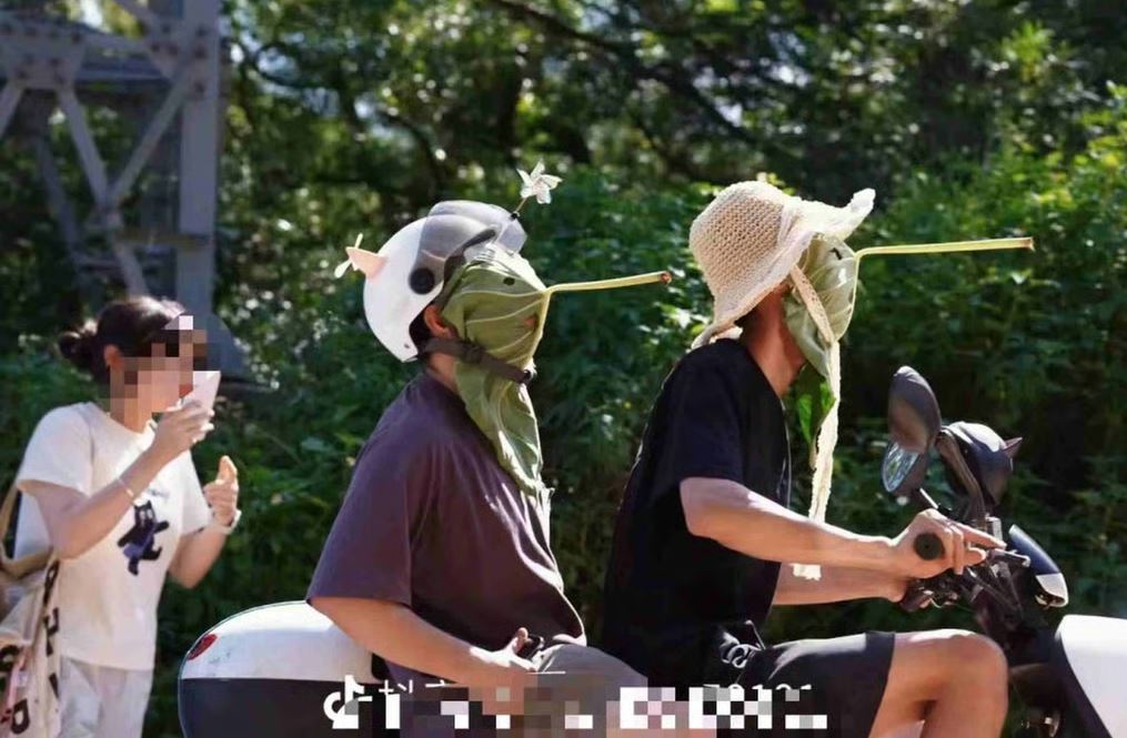 صينيون يشبهون الأقنعة ببونوكيو