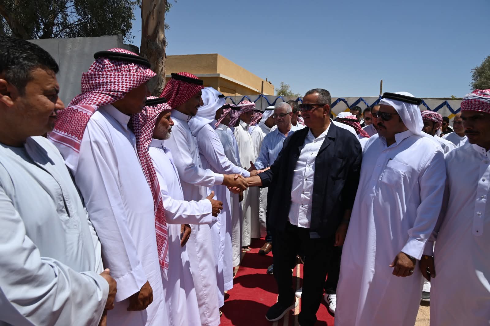 محافظ جنوب سيناء يجتمع بمشايخ وعواقل وبدو رأس سدر (1)