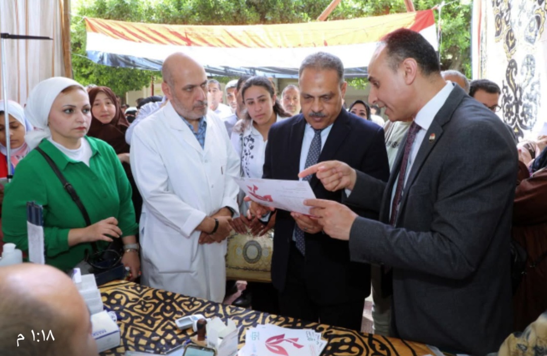 محافظ الشرقية ووكيل وزارة الصحة بالمستشفى محافظ الشرقية ووكيل وزارة الصحة بالمستشفى