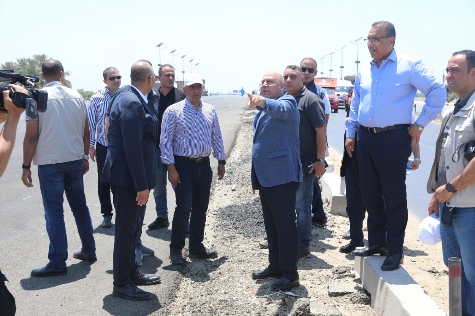 جولة الفريق كامل الوزير بالطريق الإقليمي (2)