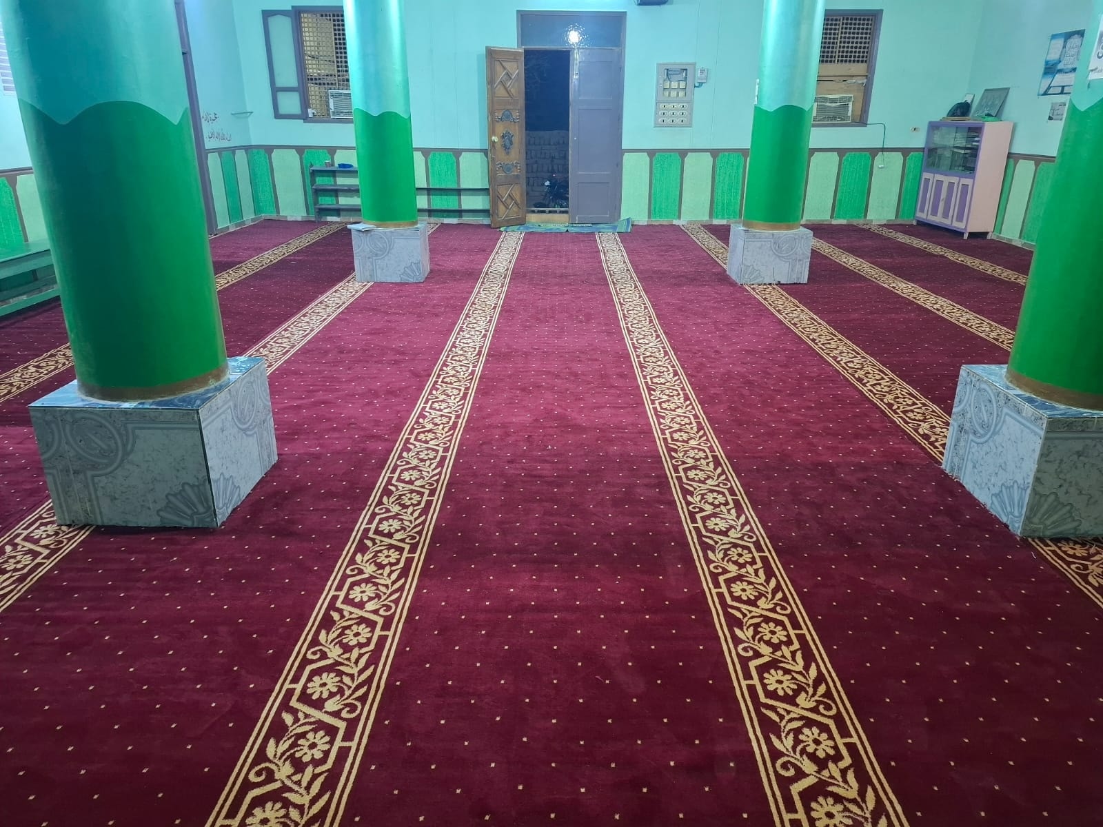 فرش مسجد مصعب بن عمير بالقرنة
