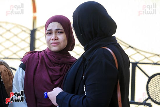 تأثر بعض الطلاب بامتحان اللغة الأجنبية الأولى تأثر بعض الطلاب بامتحان اللغة الأجنبية الأولى
