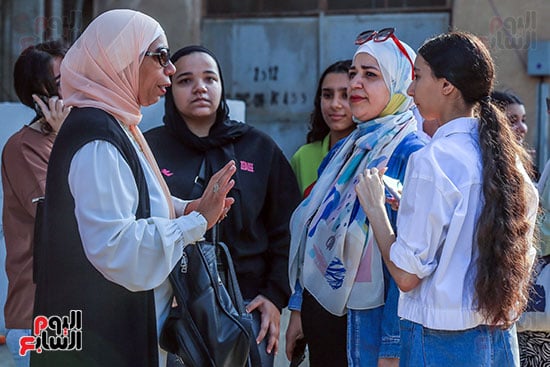 الامهات يحفزن الطالبات الامهات يحفزن الطالبات