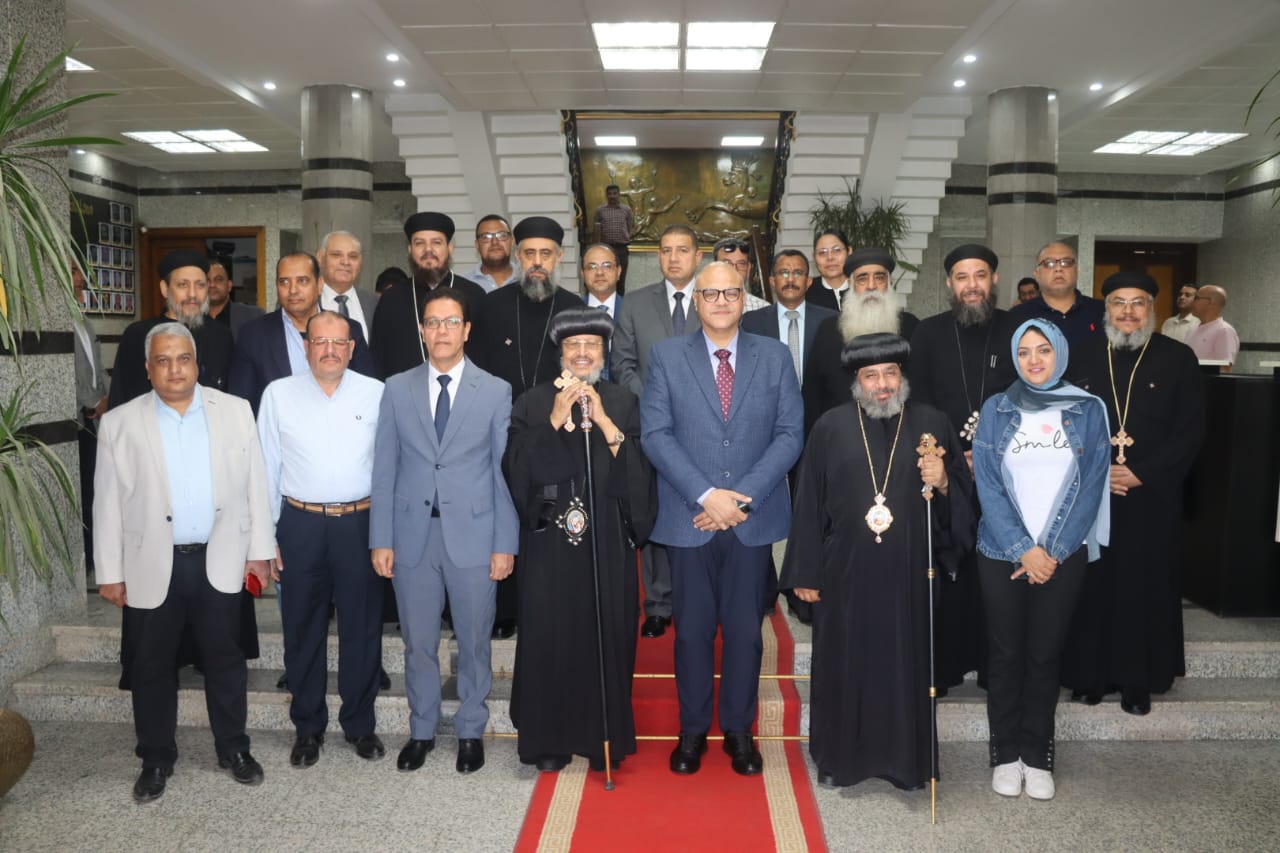 بعد تقديم التهنئة بعد تقديم التهنئة