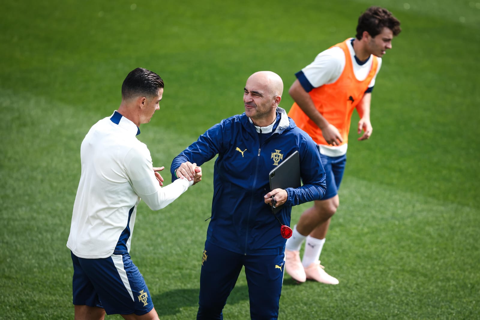 رونالدو ومارتينيز مدرب البرتغال رونالدو ومارتينيز مدرب البرتغال