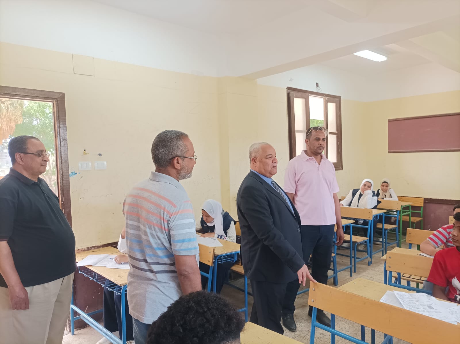 جولات لمتابعة سير امتحانات الشهادة الإعدادية بإدارة إسنا التعليمية
