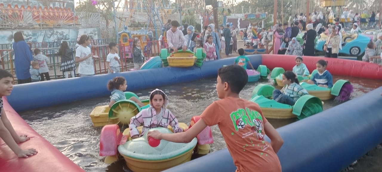 خلال الحفلات بمراكز الشباب خلال الحفلات بمراكز الشباب