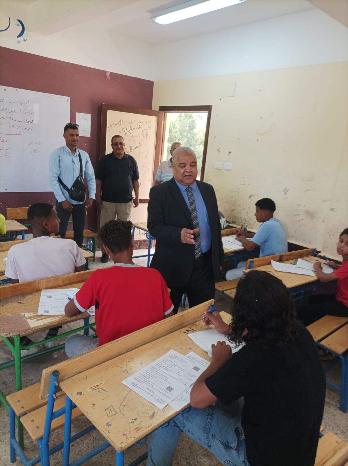 جولة لوكيل تعليم الأقصر لمتابعة سير امتحانات الشهادة الإعدادية ب