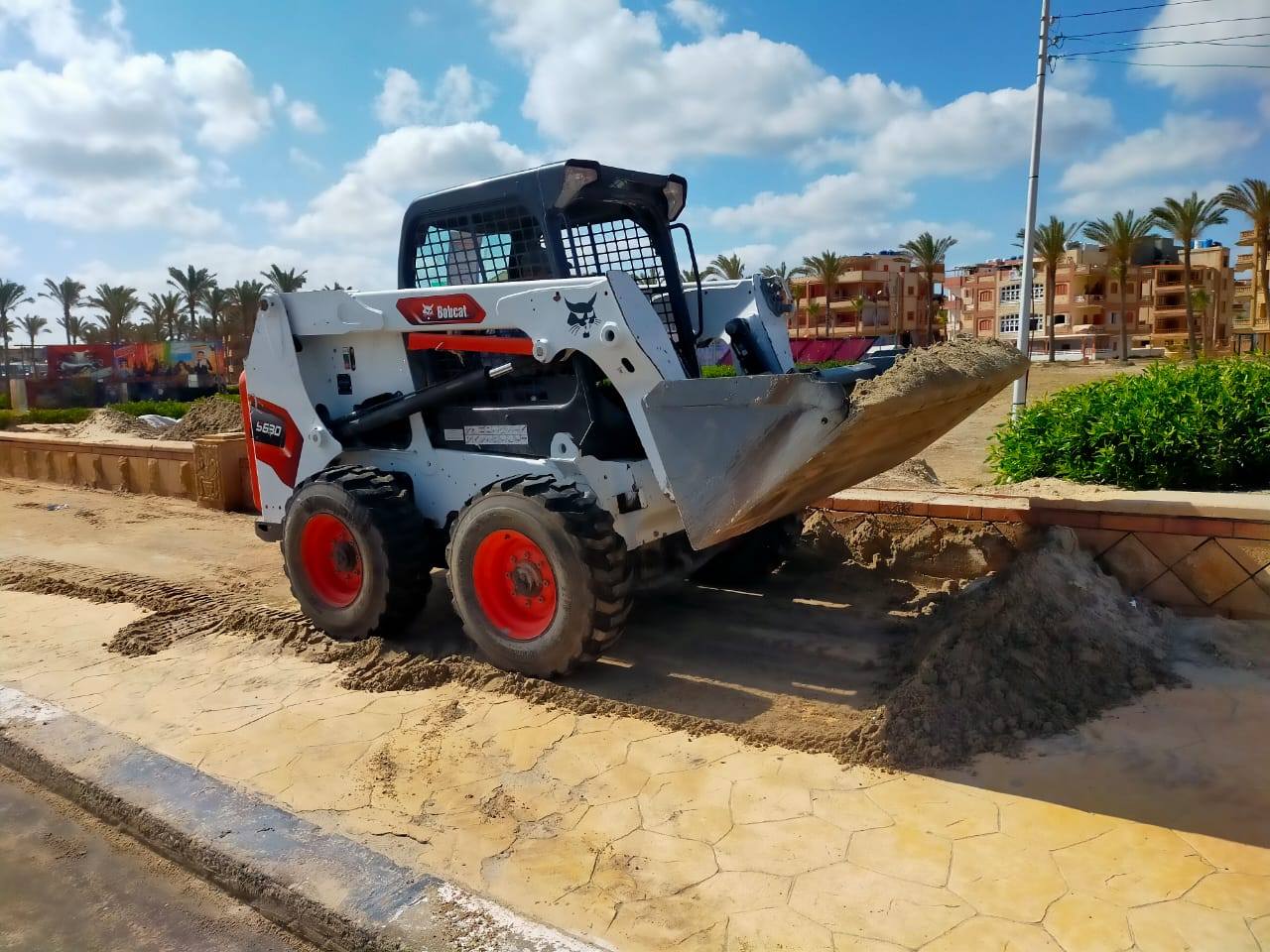 رفع الرمال من شوارع مصيف بلطيم