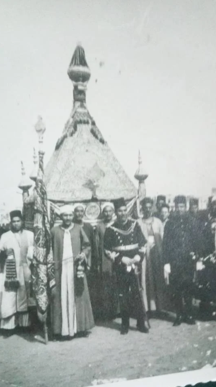صورة قديمة للحظة انطلاق محمل كسوة الكعبة
