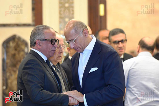 عمرو الجنايني يتلقي واجب العزاء (2)