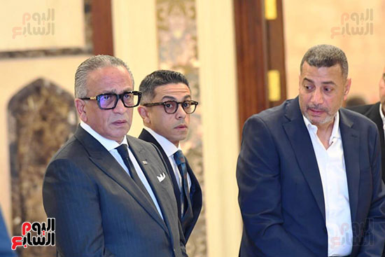 عمرو الجنايني يتلقي واجب العزاء (1)